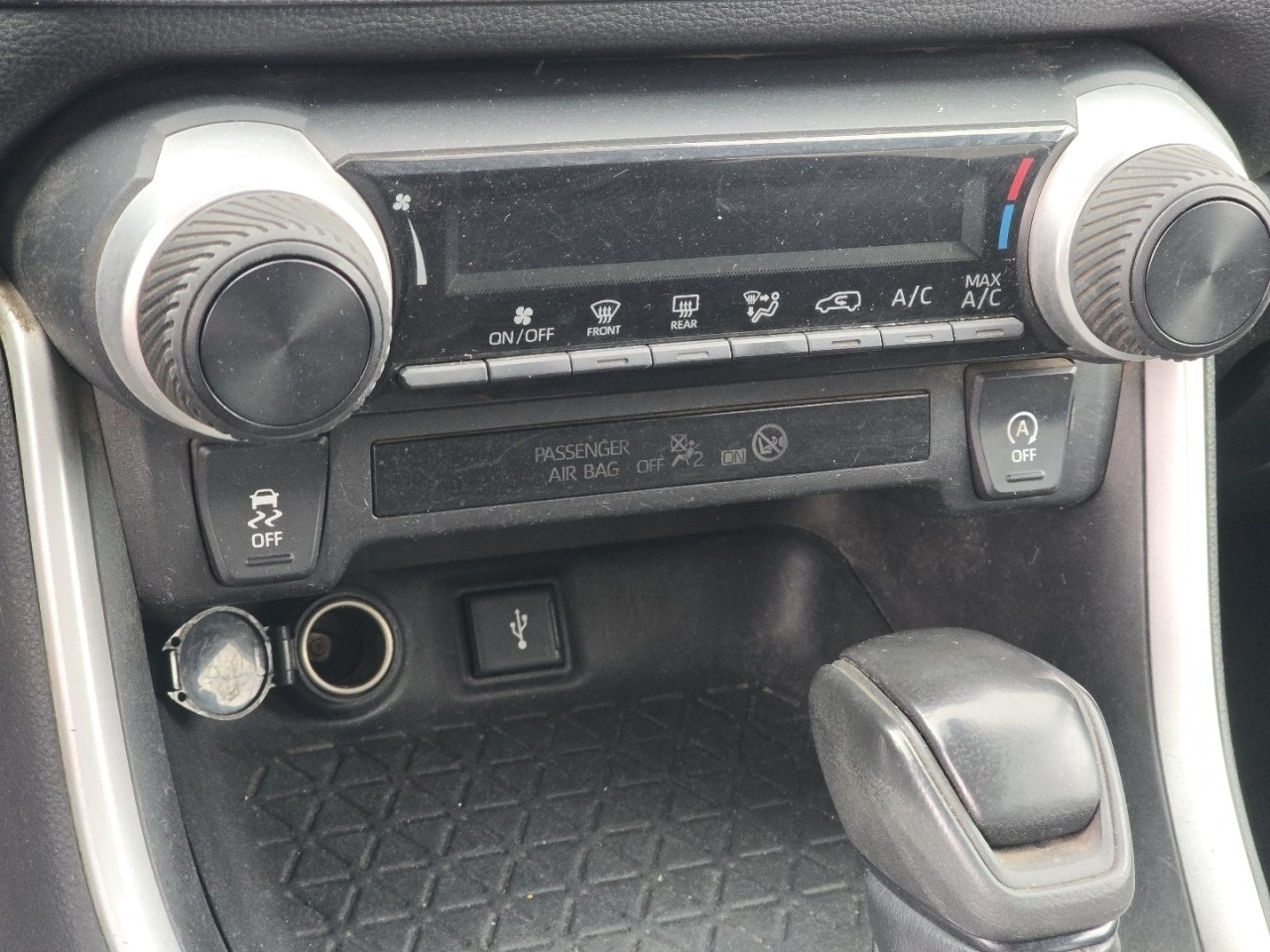 Used 2021 White Toyota LE image 13