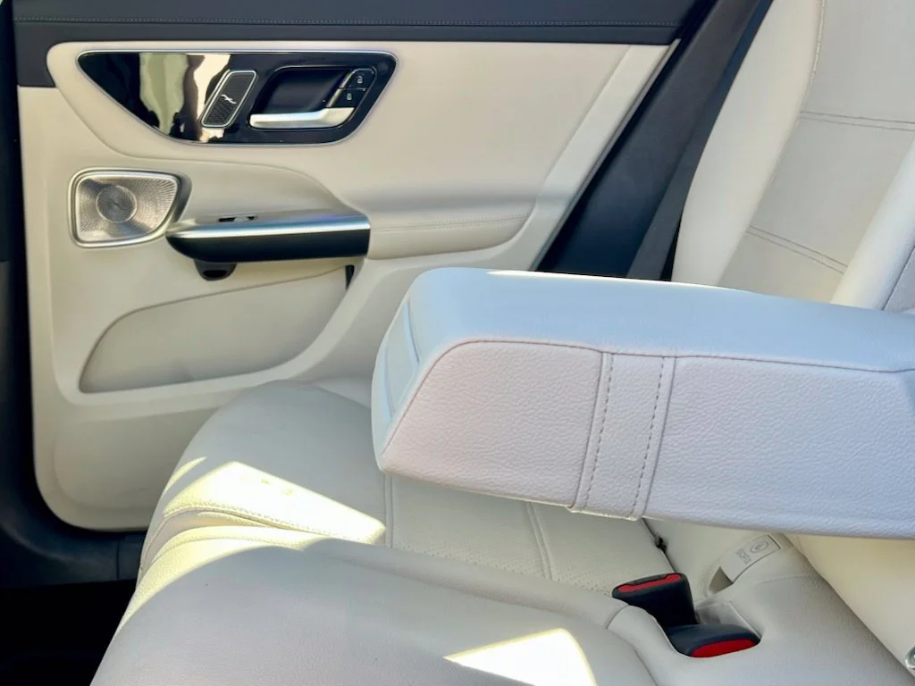 Used 2024  Mercedes-Benz GLC 300 image 31