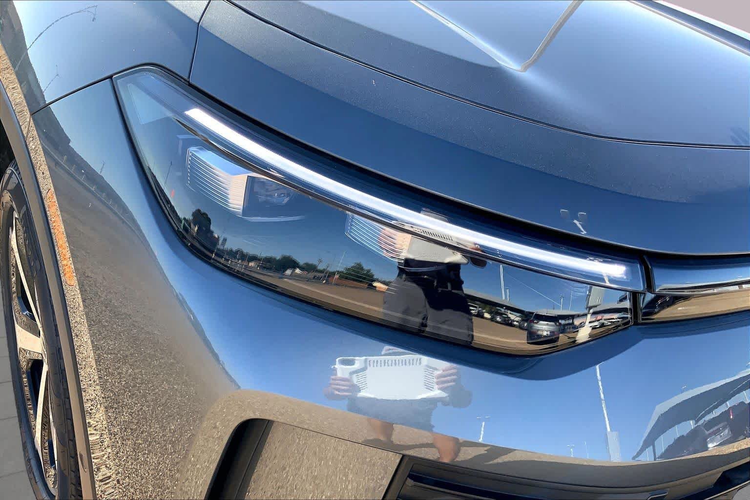 New 2026 Platinum Gray Metallic Volkswagen SE image 13