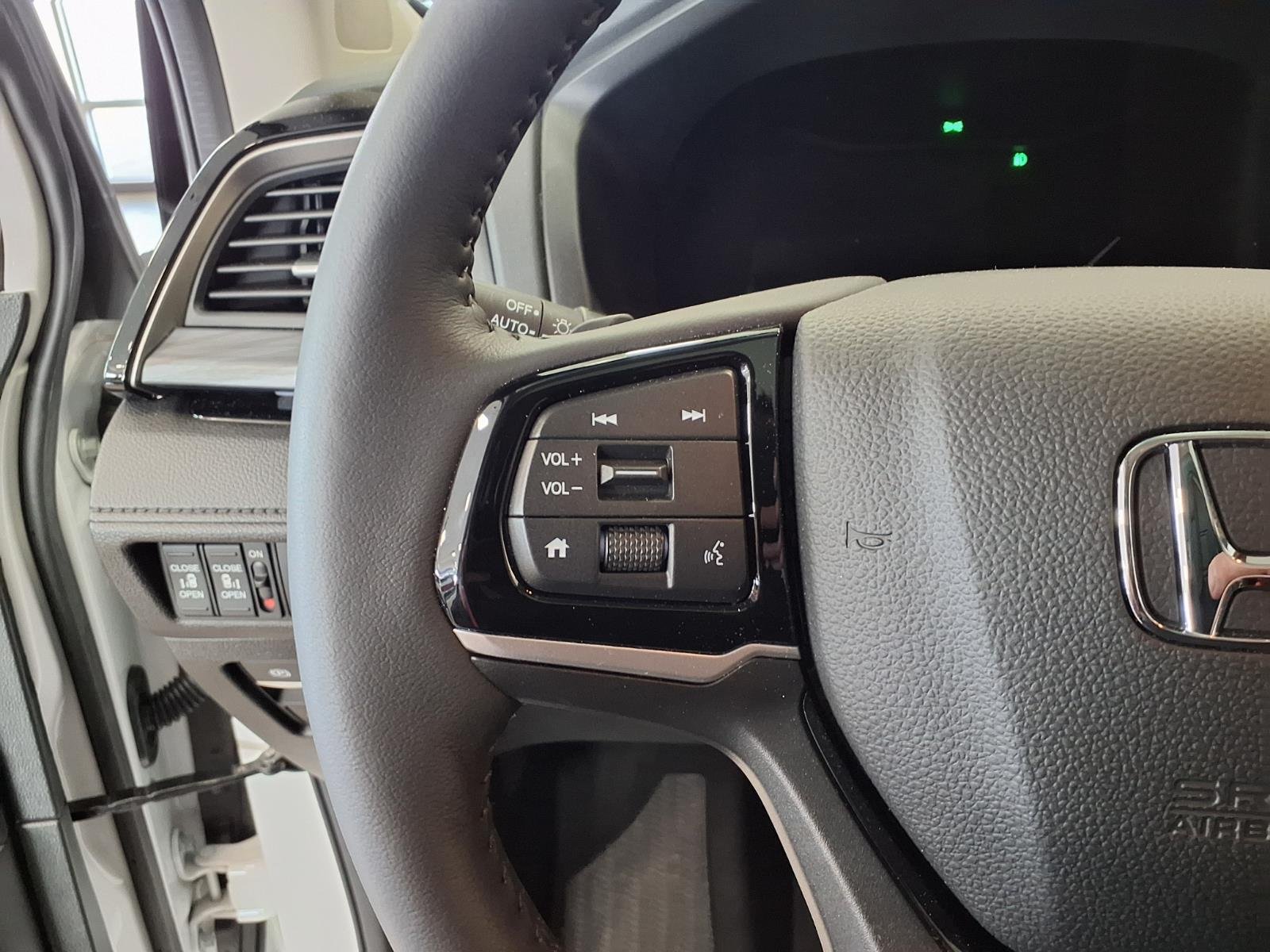 2026 Honda Odyssey Elite - Photo 14