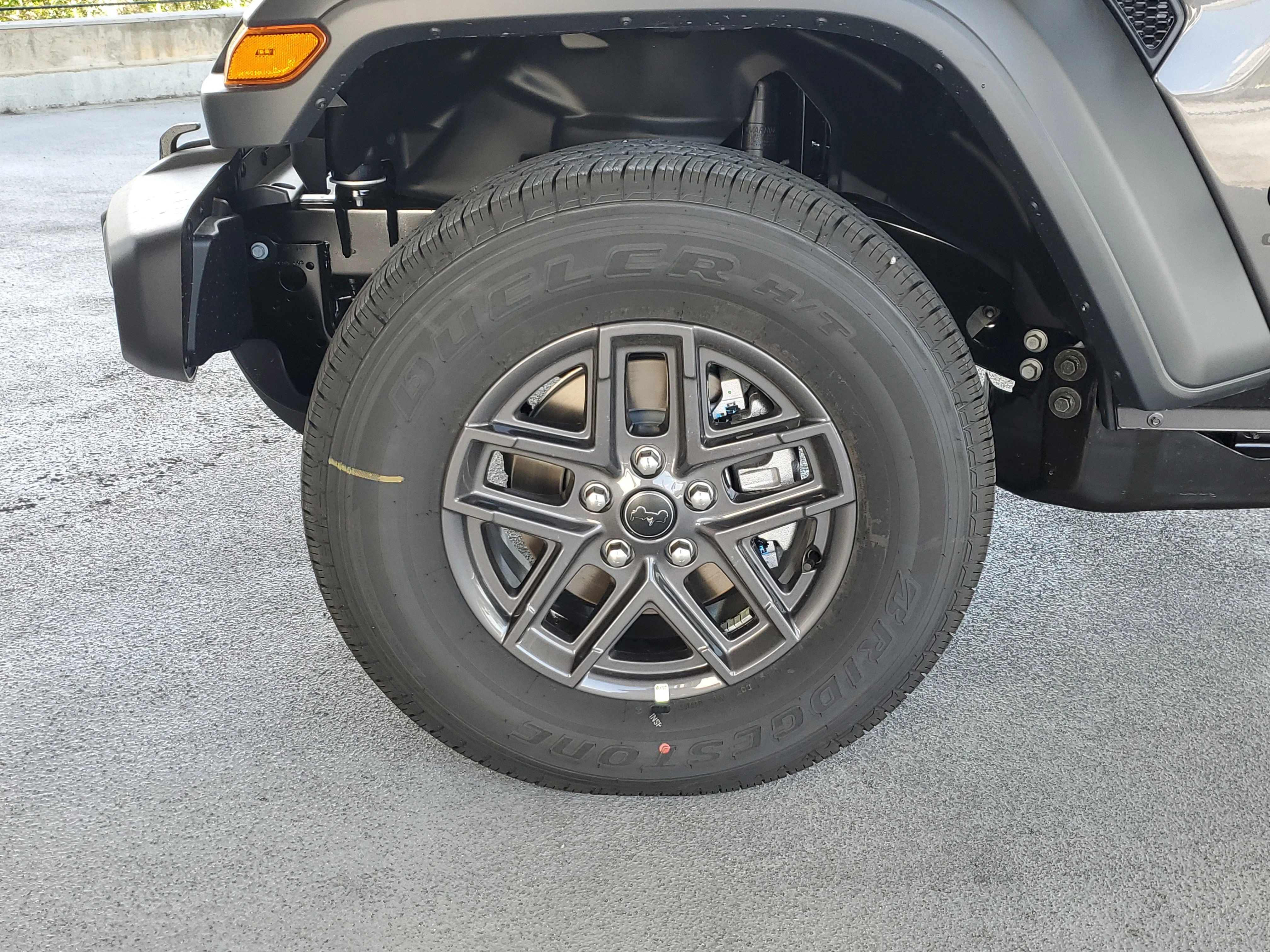 New 2026 Granite Crystal Metallic Clearcoat Jeep Sport image 4