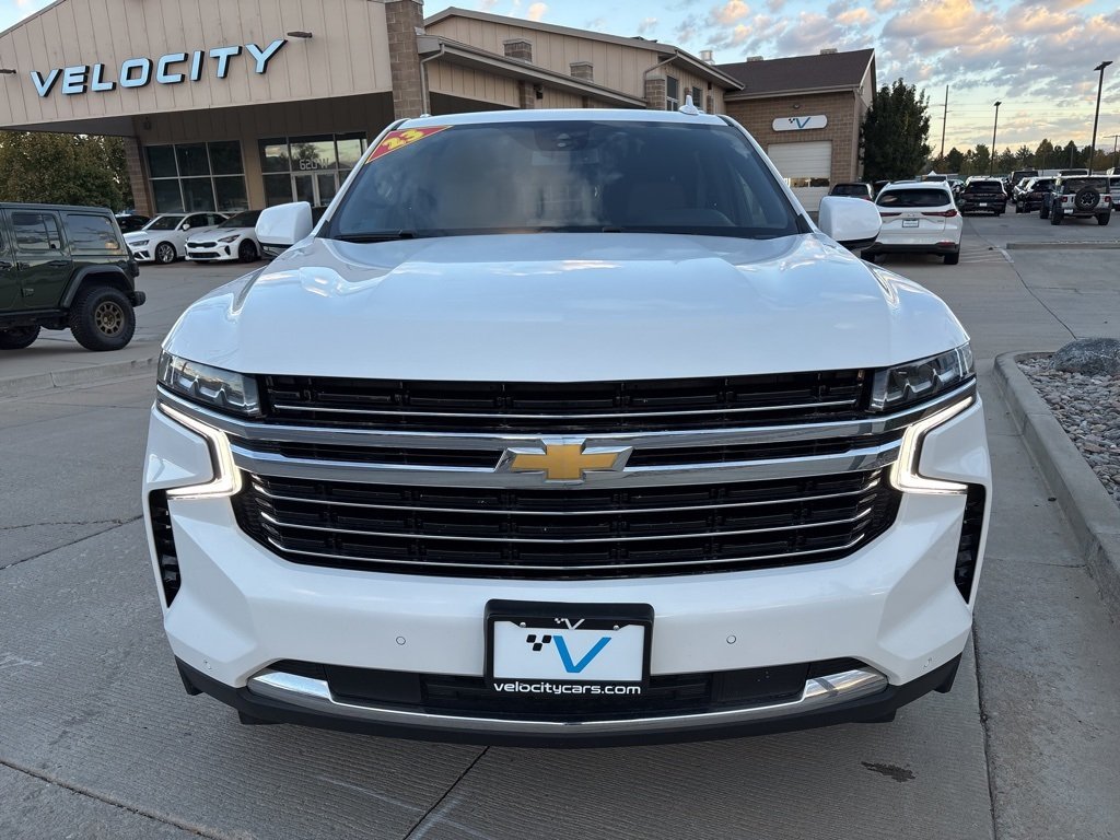 2023 Chevrolet Suburban LT photo 2