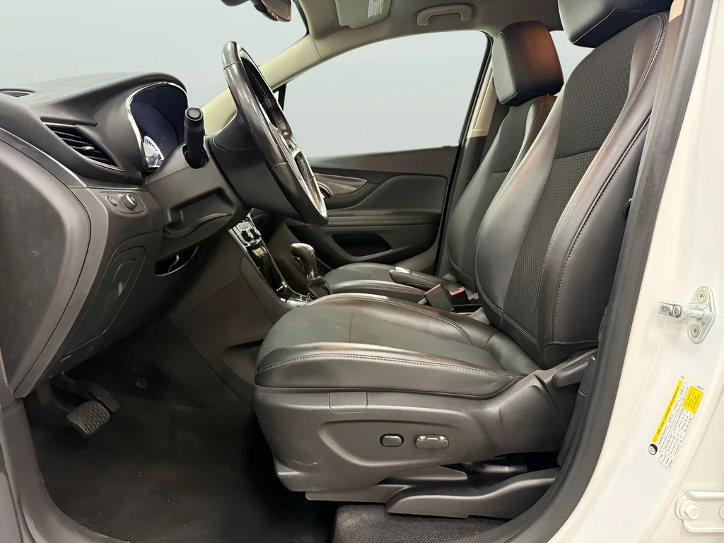 Used 2022 Summit White Buick Preferred image 12