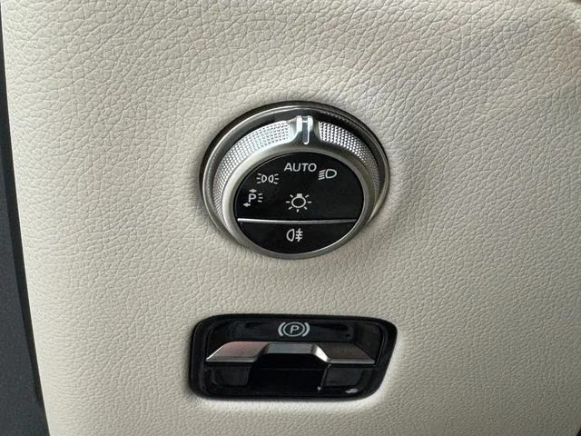 Certified Used 2026 Polar White Mercedes-Benz GLC 300 image 40