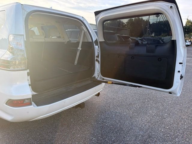 Used 2021 Starfire Pearl Lexus 460 image 6