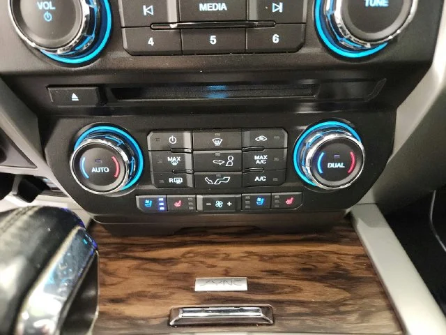 Used 2018 White Platinum Ford Lariat image 22