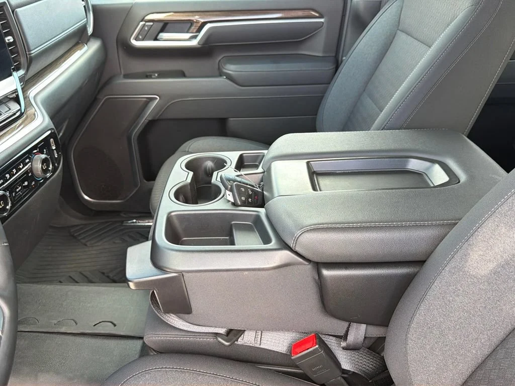 Used 2026 Summit White Chevrolet LT image 38