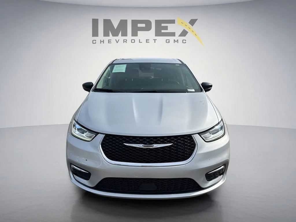 Used 2024 Silver Chrysler Touring L image 8
