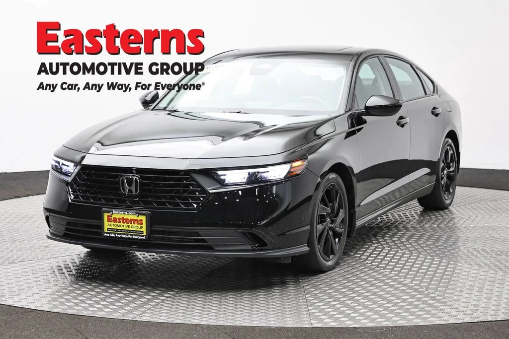 Used 2025 Black Honda SE image 1