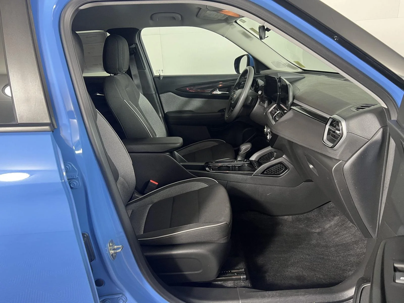 Used 2024 Fountain Blue Chevrolet LT image 6