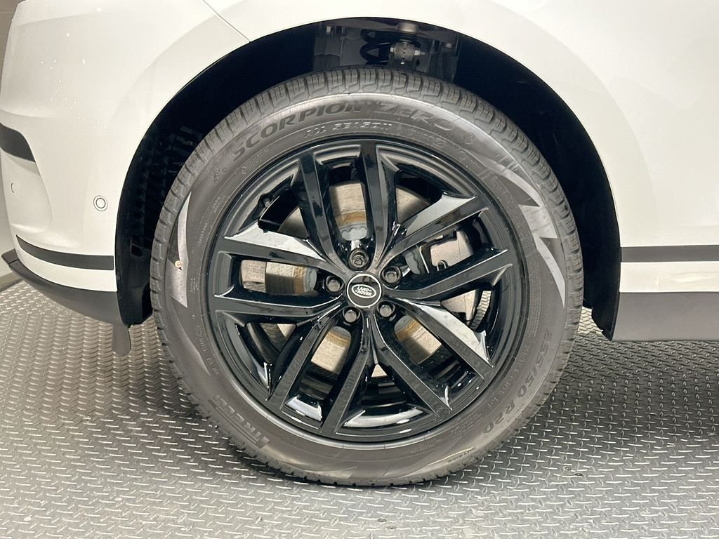 Certified Used 2026 Fuji White Land Rover S image 4