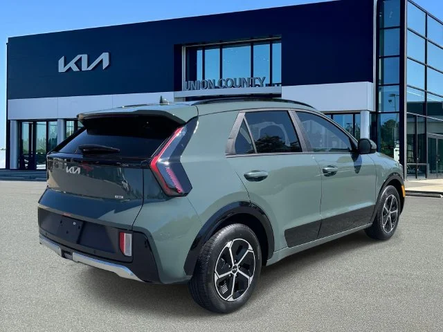 New 2027 Green Kia SX image 6