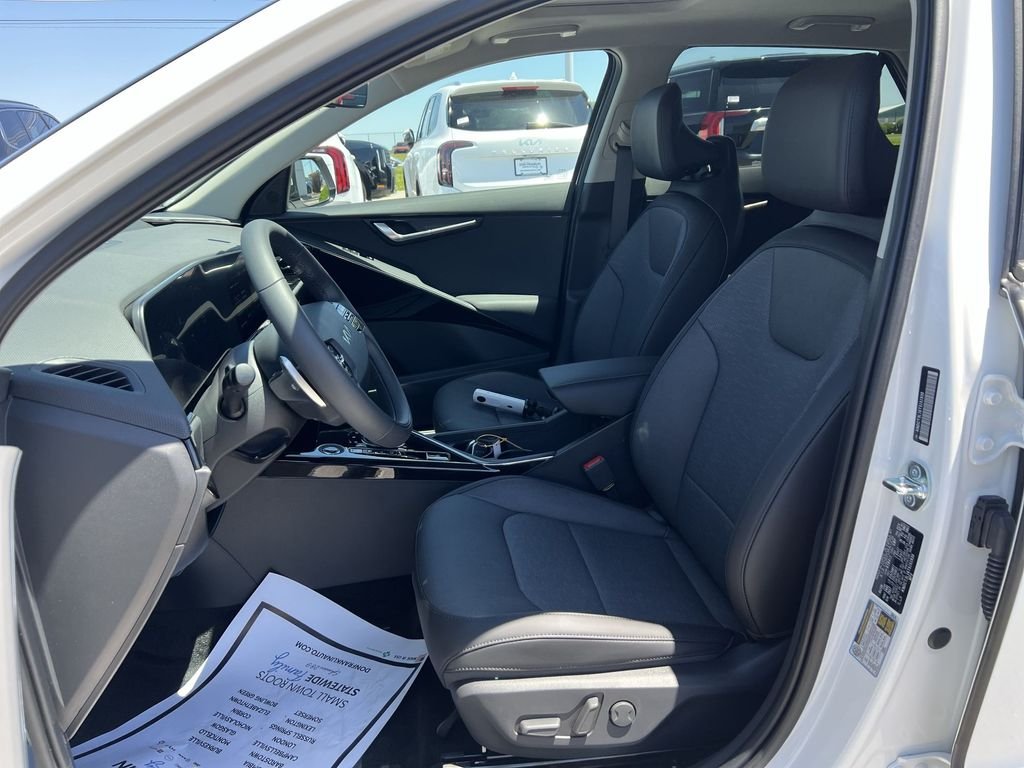 New 2026 White Kia Wave image 11