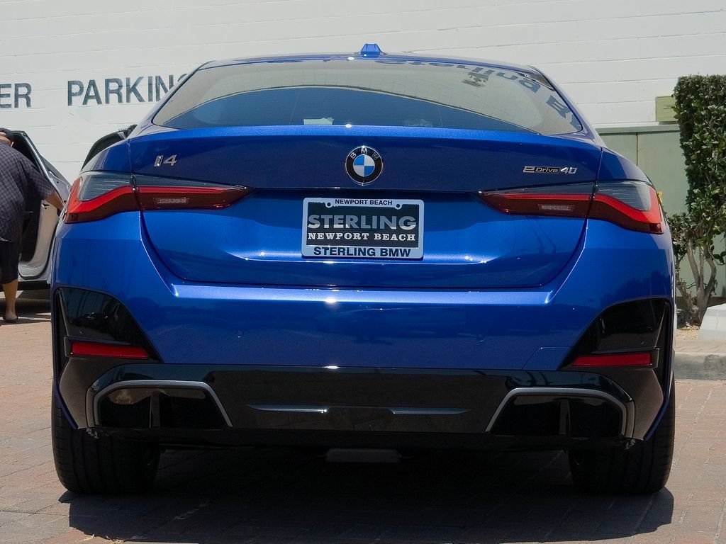 New 2026 Portimao Blue Metallic BMW eDrive40 image 16