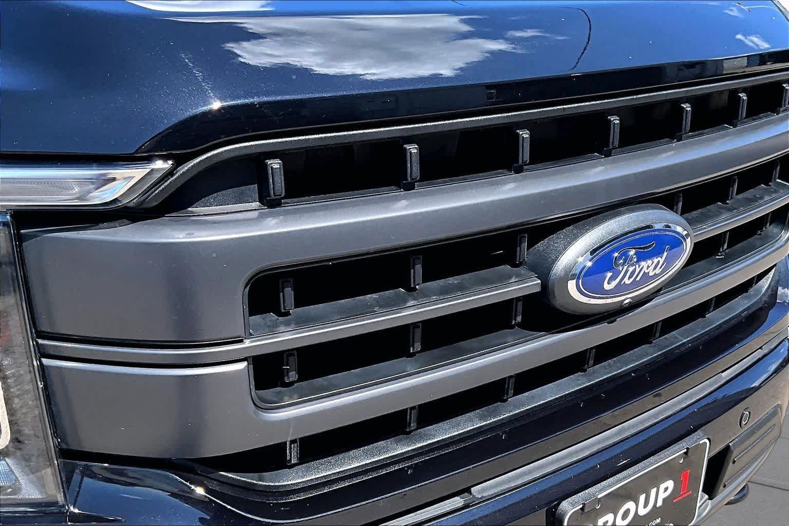 Used 2023 Agate Black Metallic Ford LARIAT image 30