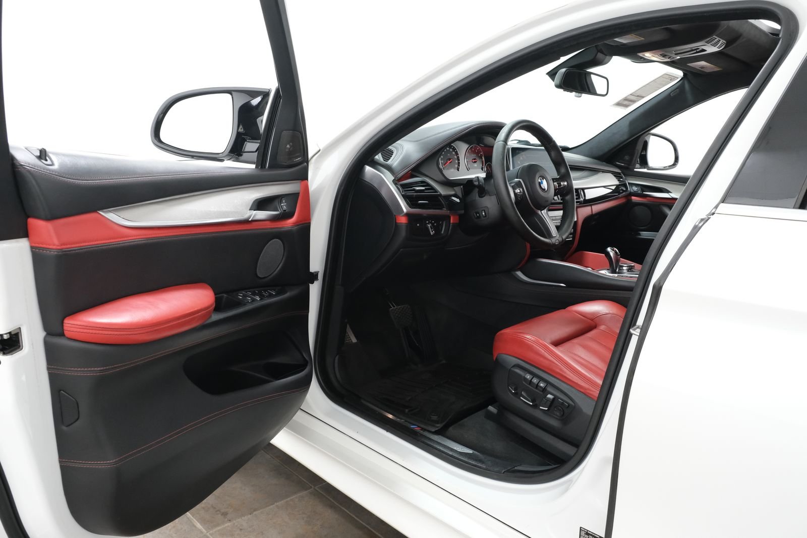 Used 2016 White Metallic BMW Base image 24