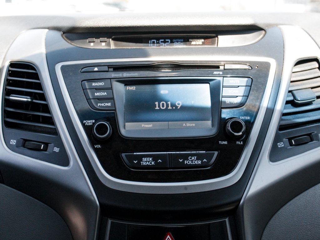 Used 2015 Shale Gray Metallic Hyundai SE image 15