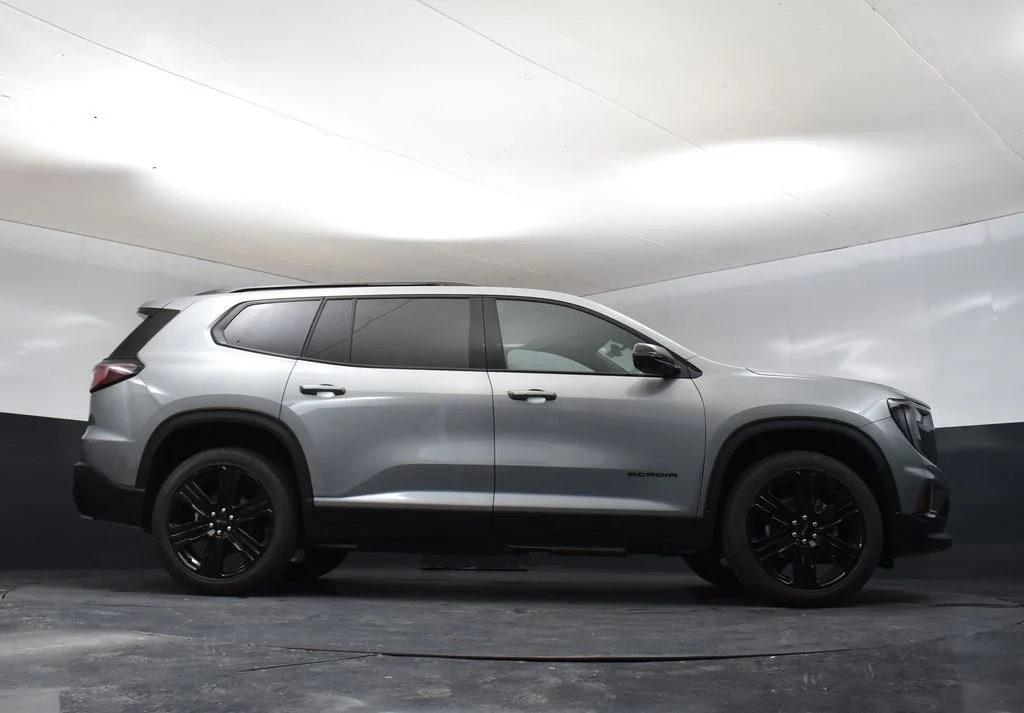 New 2026 Sterling Metallic GMC Elevation image 49