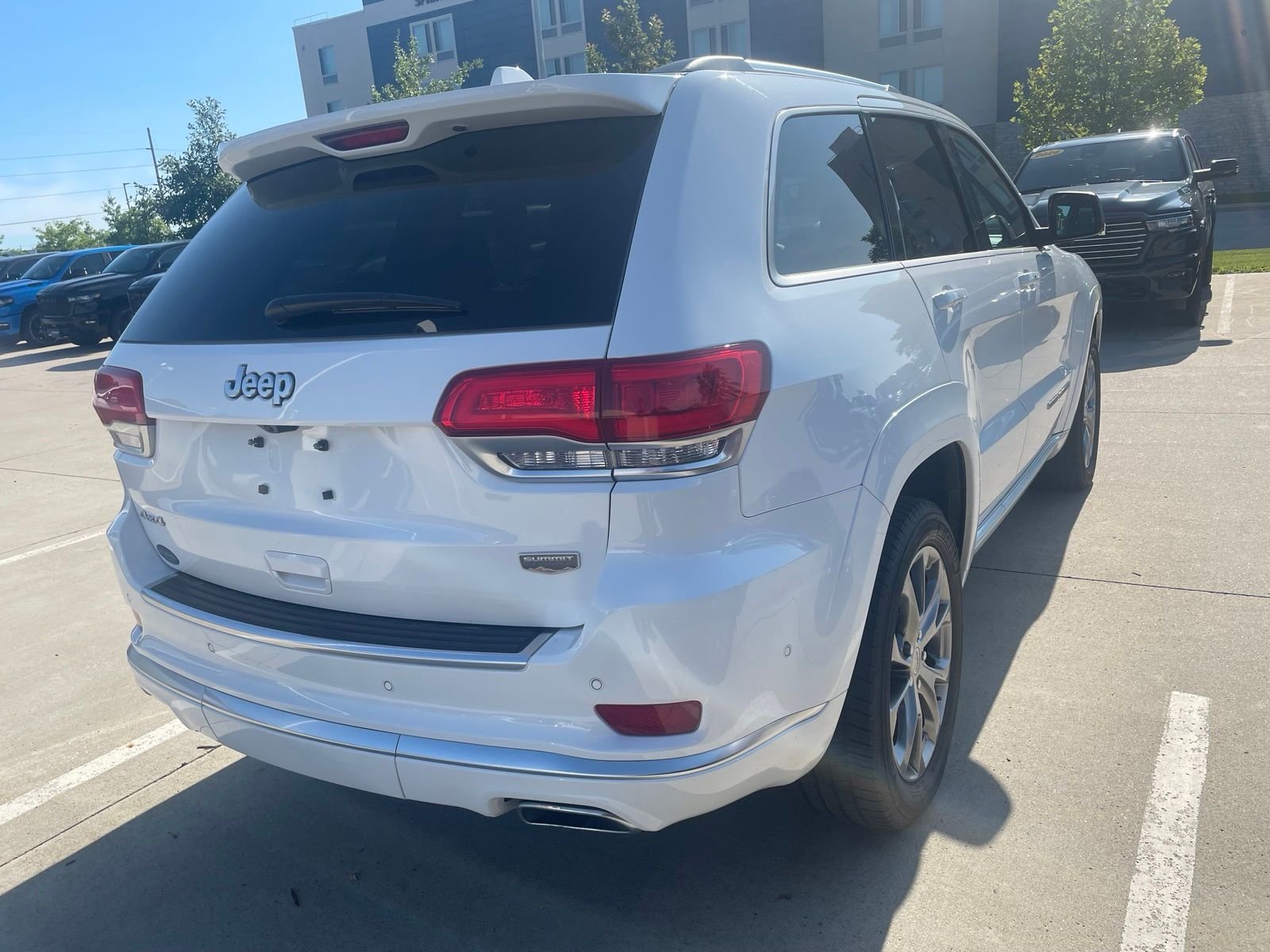 Used 2020 White Jeep Summit image 4