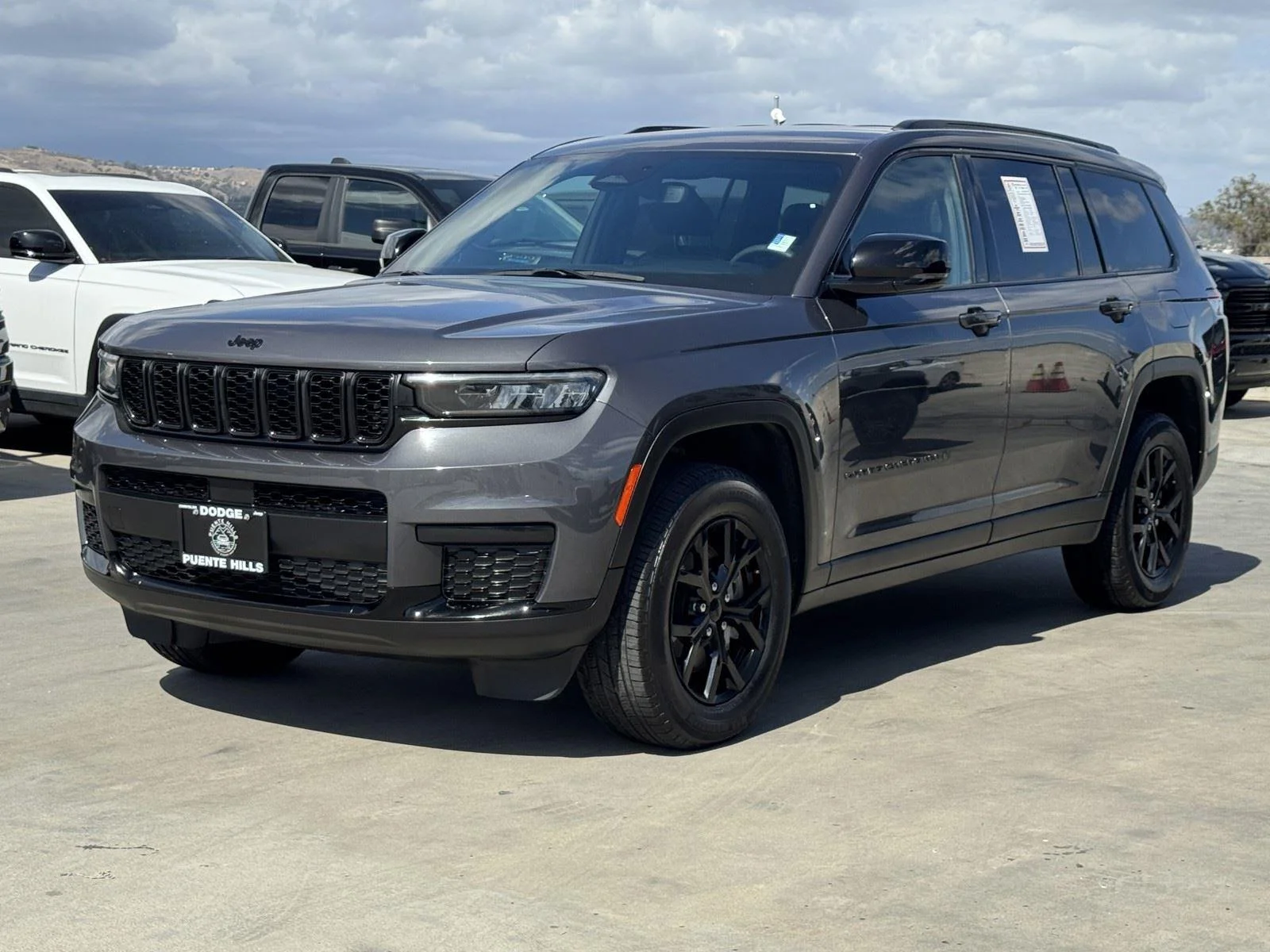 Used 2024 Baltic Gray Metallic Clearcoat Jeep Altitude image 4