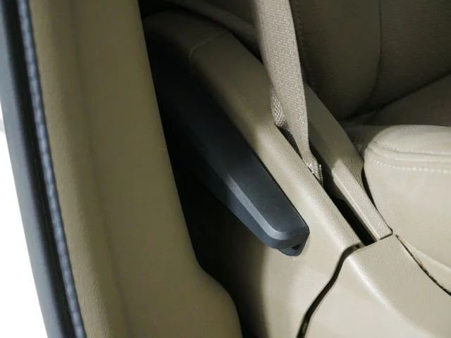 Used 2012 White Chrysler Touring image 12