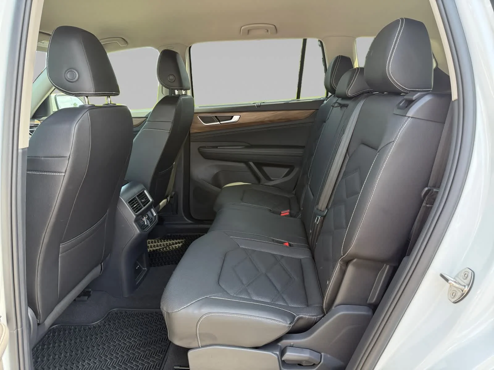 2026 Volkswagen Atlas SE w/Tech - Photo 22