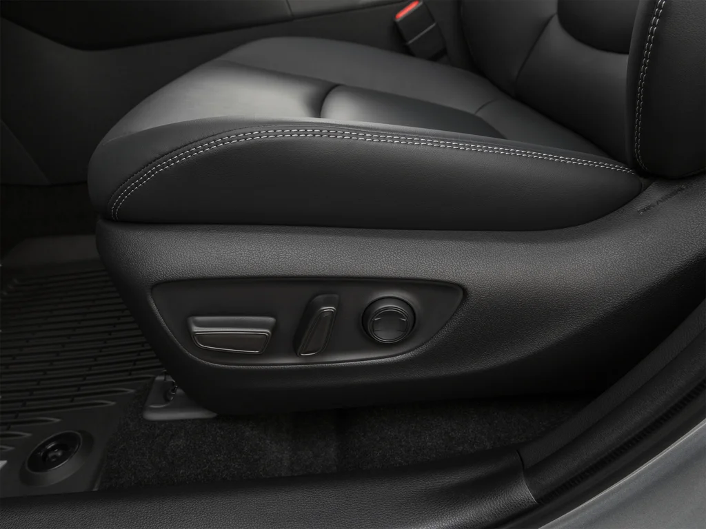Used 2020 Silver Toyota XLE image 19