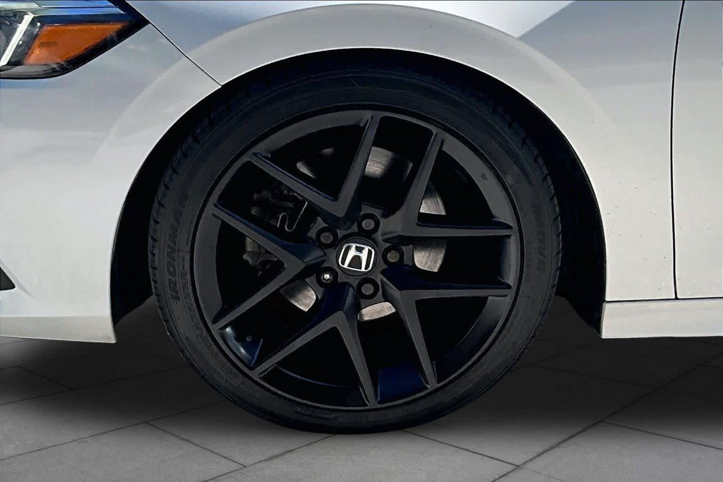Used 2024 White Honda Base image 11