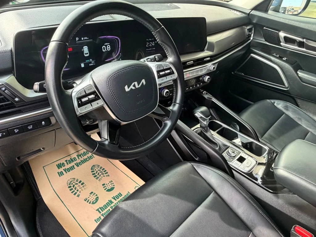 Used 2025 Black Kia S image 10