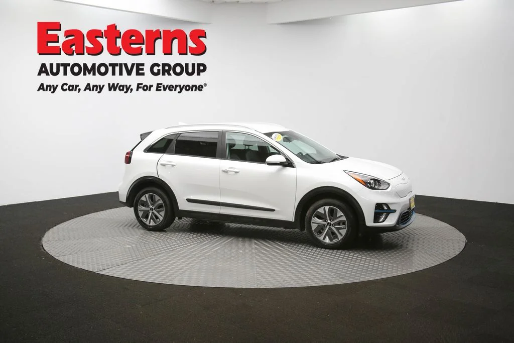 Used 2022 White Kia EX image 49