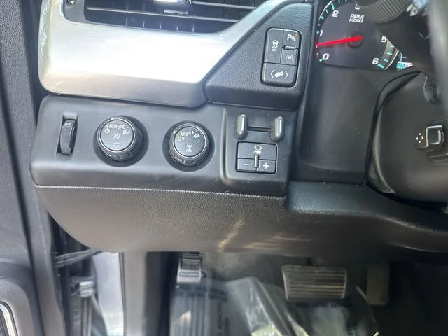 Used 2018 Gray Chevrolet LT image 28