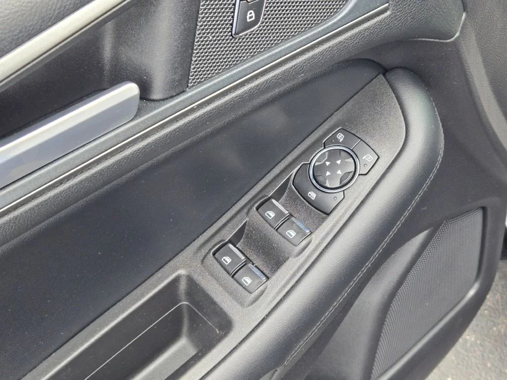 Used 2021 Black Ford SE image 19