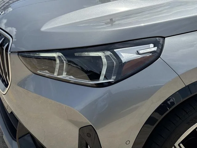 Used 2025 Silver BMW xDrive28i image 2