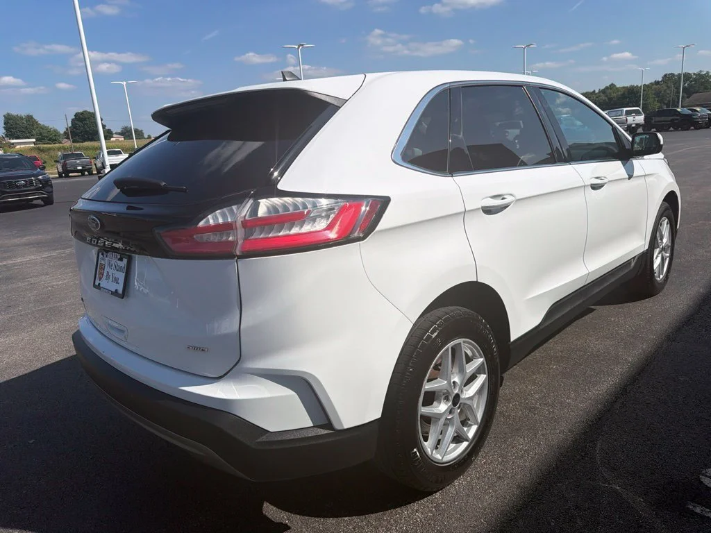 Used 2023 Oxford White Ford SEL image 5