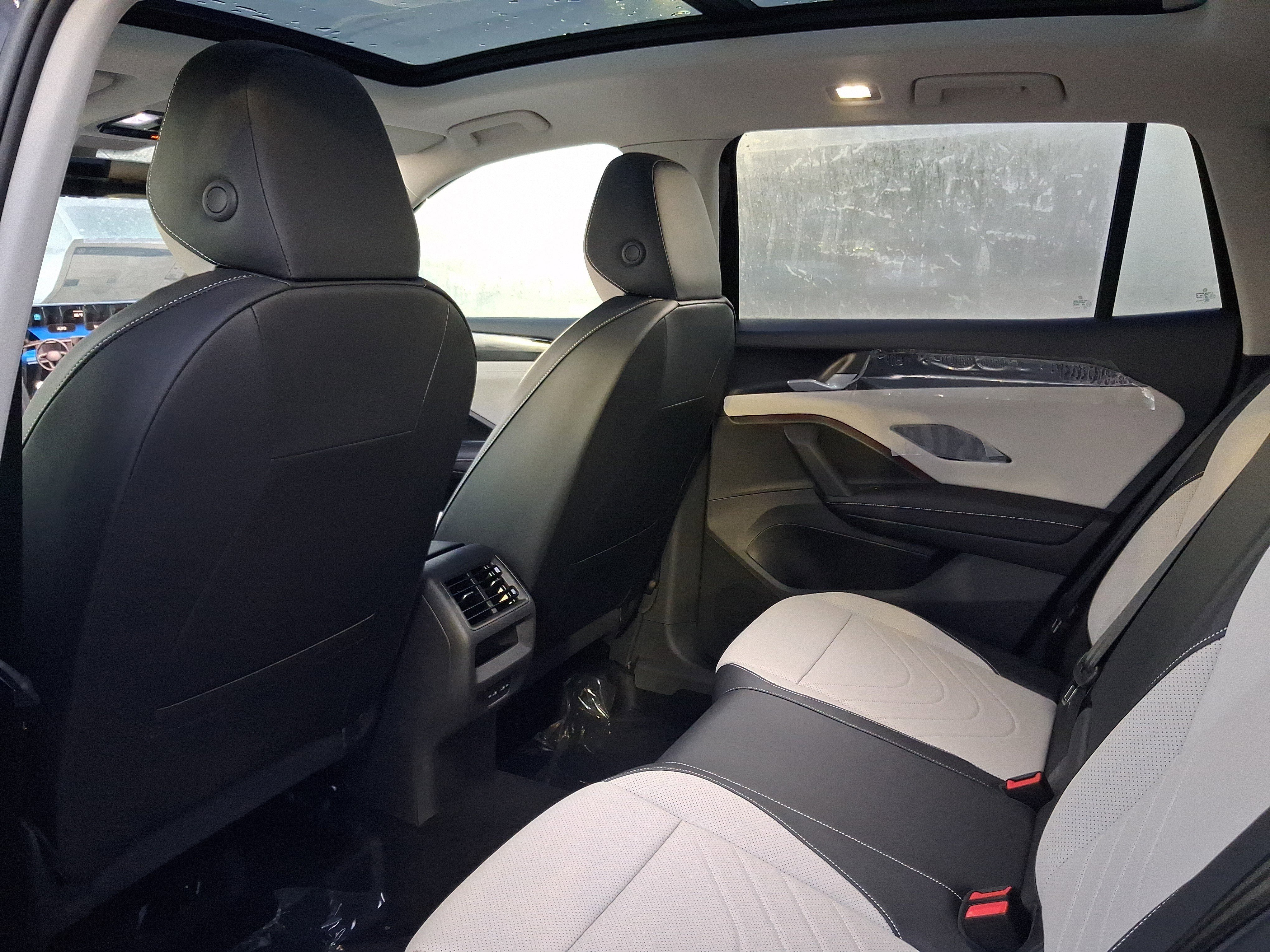 New 2026 Black Volkswagen 2.0T SE image 5