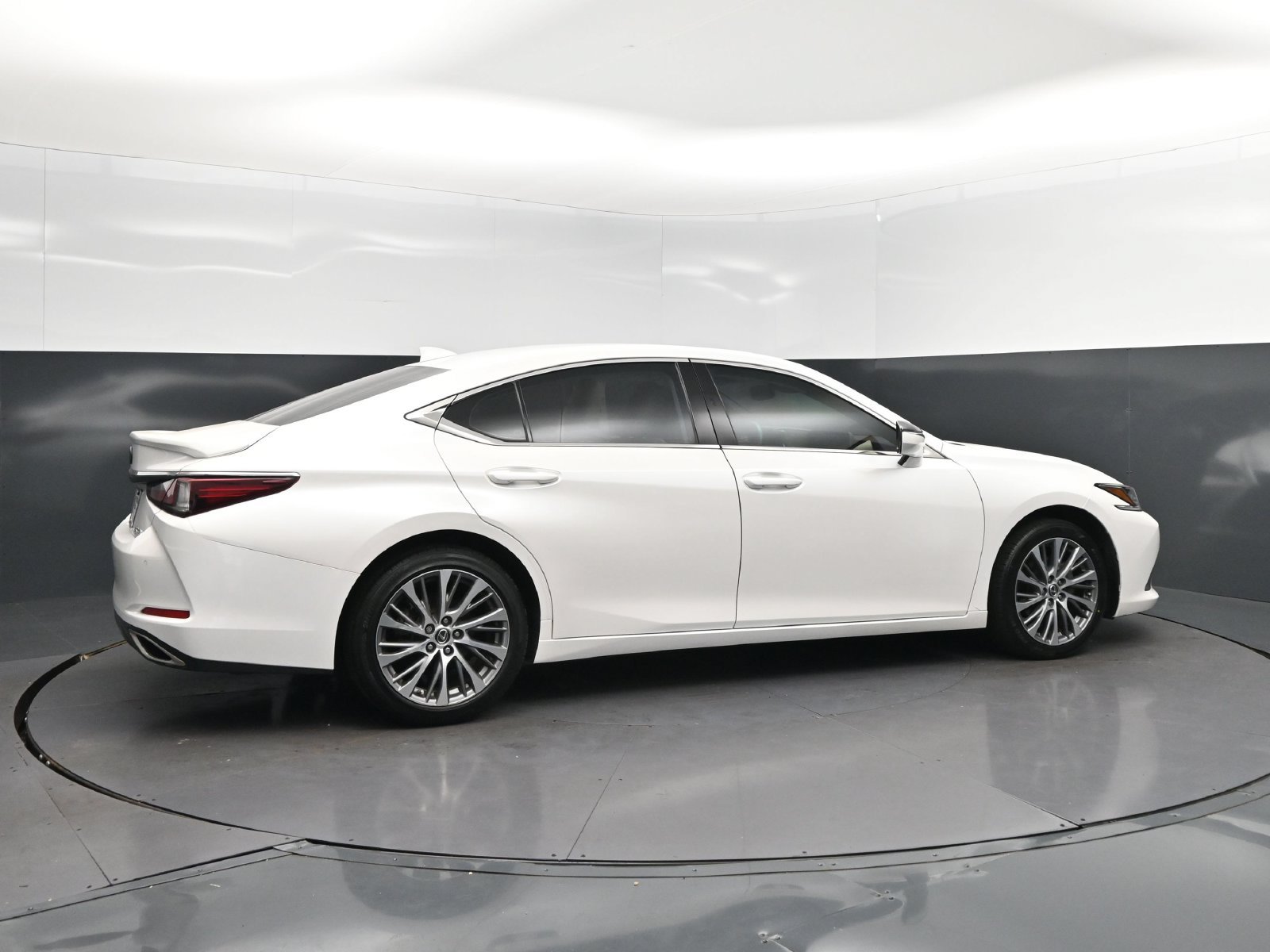 2021 Lexus ES 350 - Photo 8