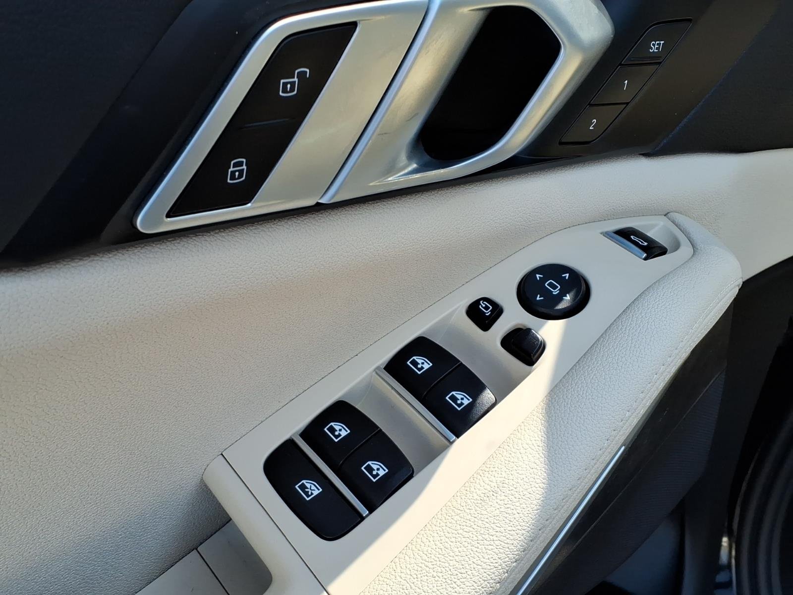 Used 2022 Black BMW xDrive40i image 19