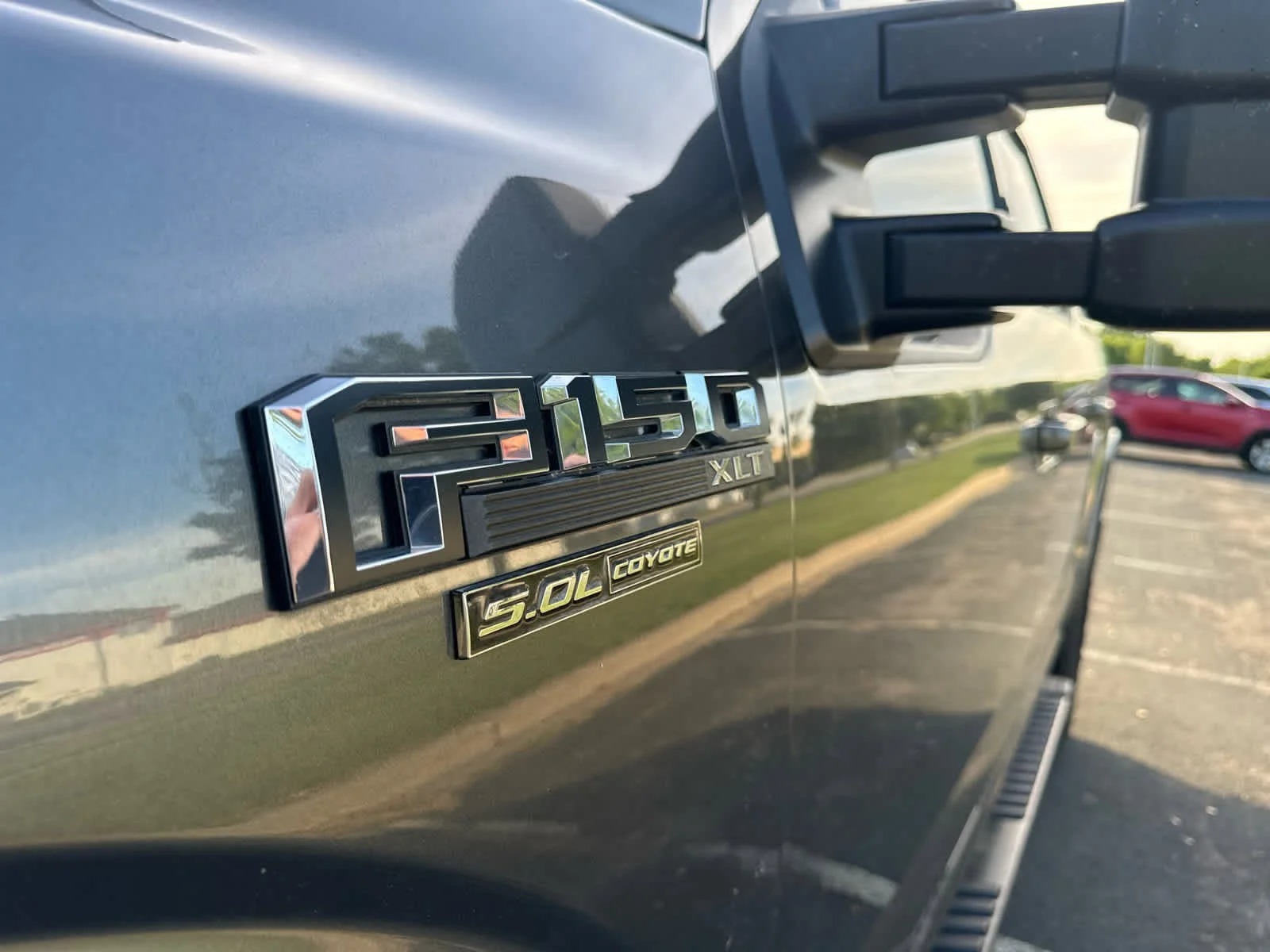 Used 2019 Magnetic Metallic Ford XLT image 5