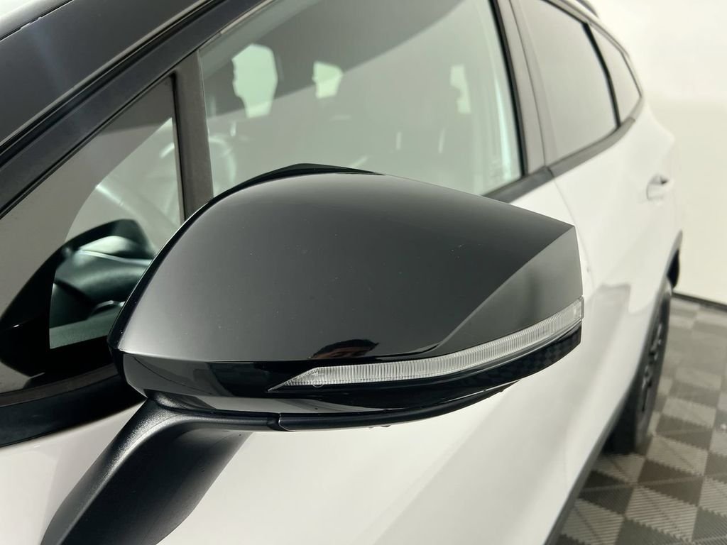 Used 2023 White Kia X-Pro Prestige image 12