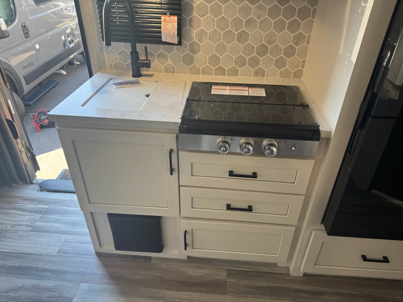 Used 2025  Jayco  image 9