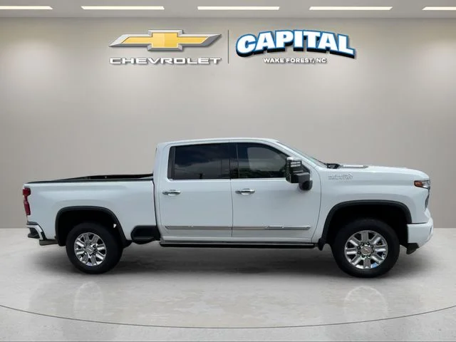 Used 2024 White Chevrolet High Country image 6