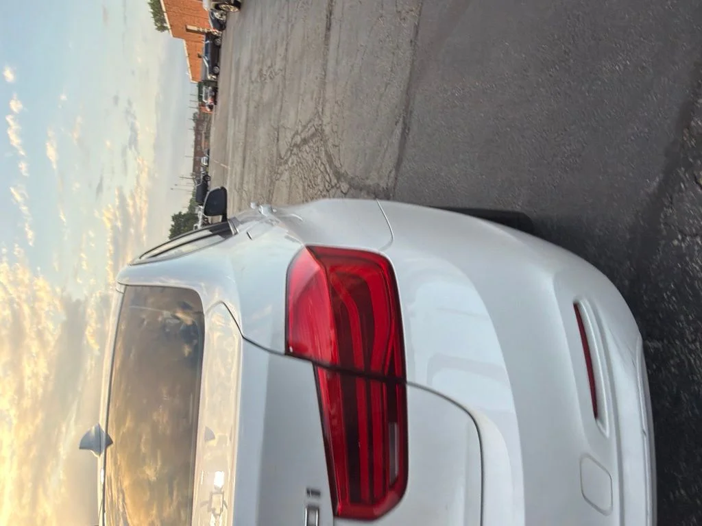 Used 2018 White BMW 320i xDrive image 4