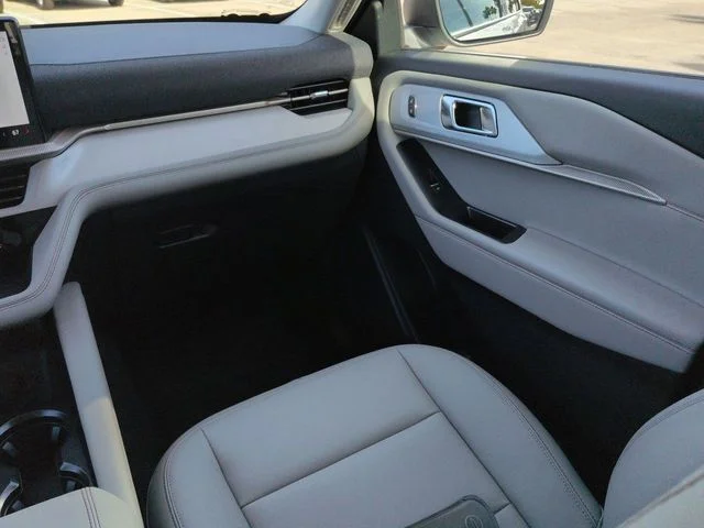 New 2026 Star White Metallic Tri-Coat Ford Active image 17