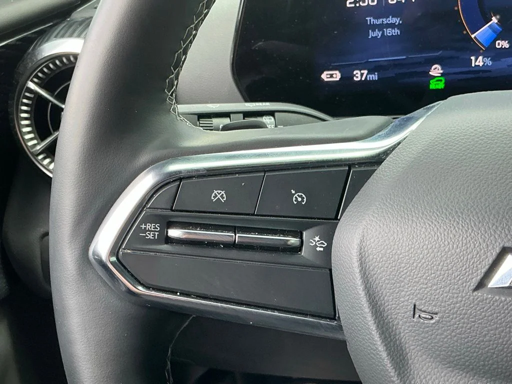 Used 2024 White Chevrolet LT image 40
