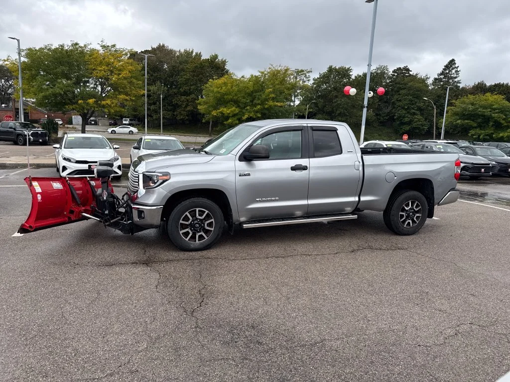 Used 2015 Silver Toyota SR5 image 4