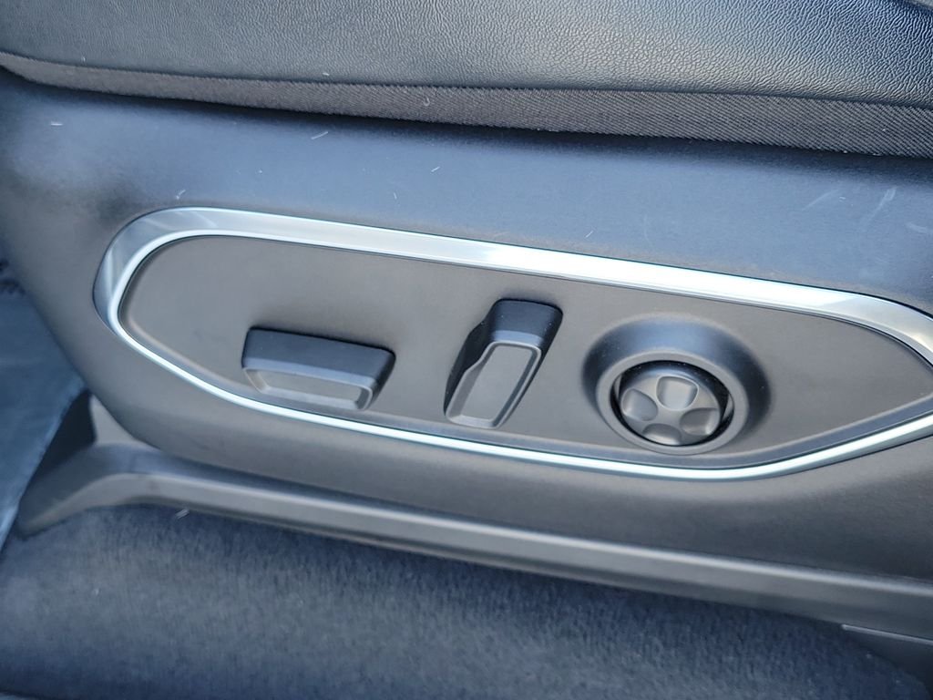 Used 2022 White Jeep Series III image 27