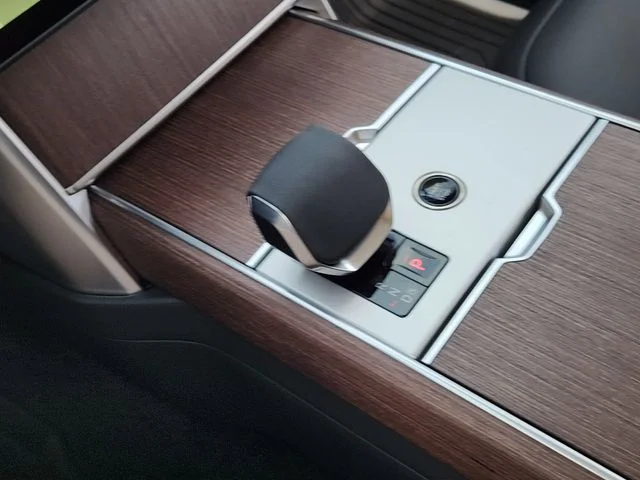 New 2026 Fuji White Land Rover SE image 15