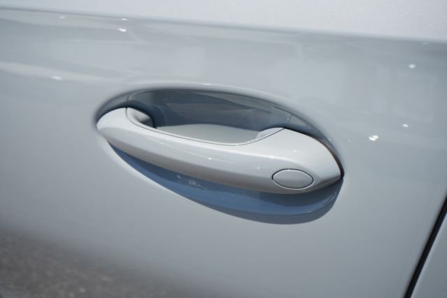 Used 2025 Gray BMW xDrive40i image 12
