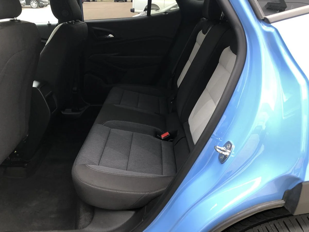 Used 2024 Blue Chevrolet Fwd 4dr 1rs image 16