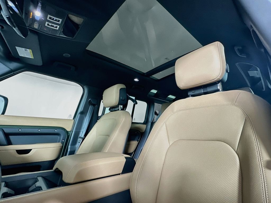 New 2026 Woolstone Green LAND ROVER X-Dynamic SE image 16
